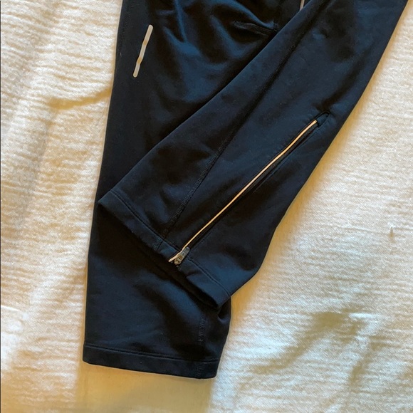 Nike Joggers - Picture 3 of 4